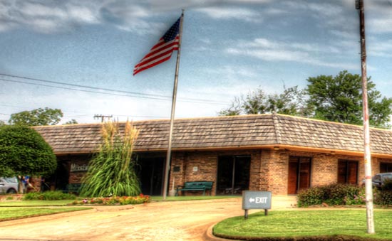 Henryetta First Family bank location